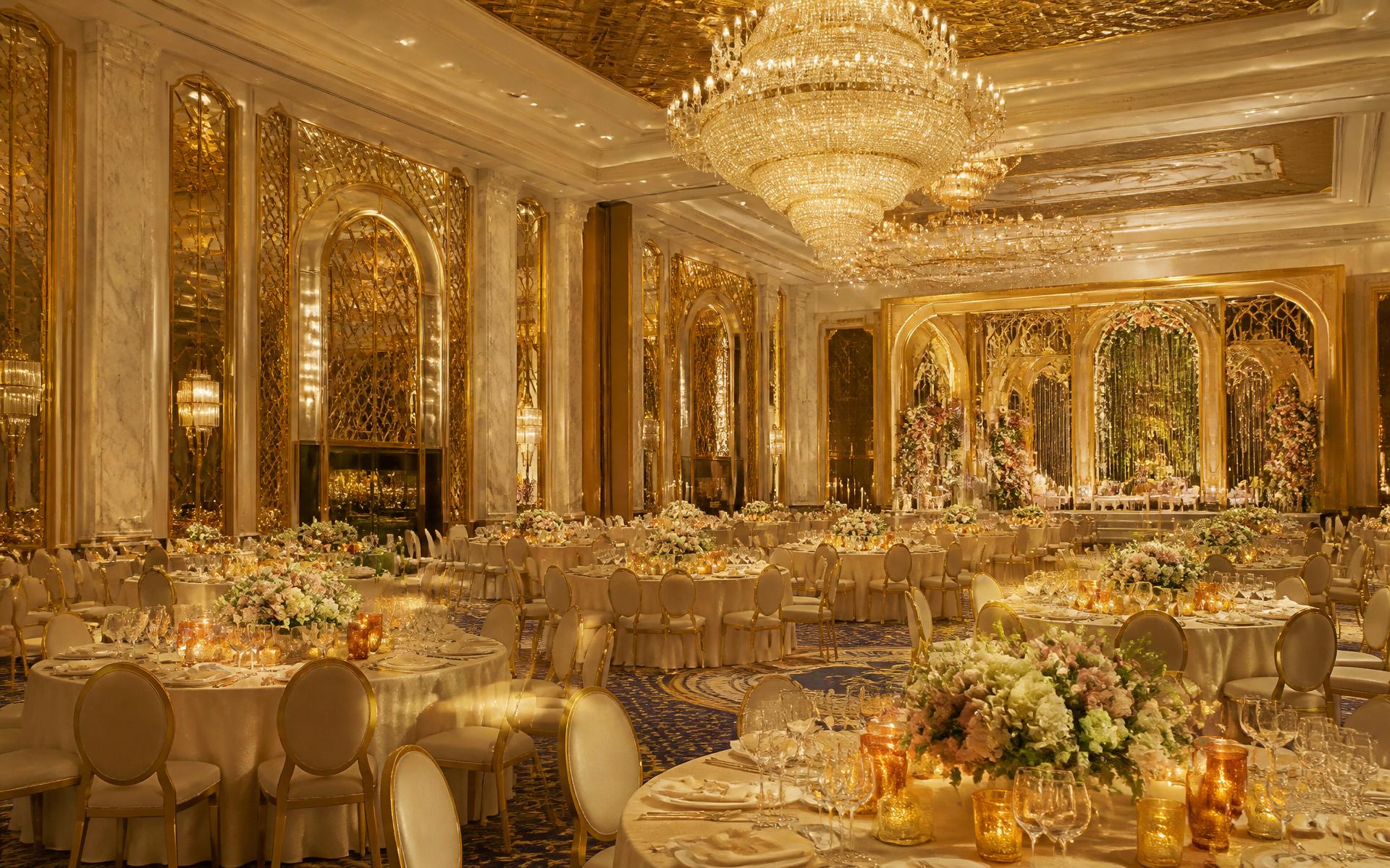 Luxury banquet hall in Gurgaon with grand chandelier